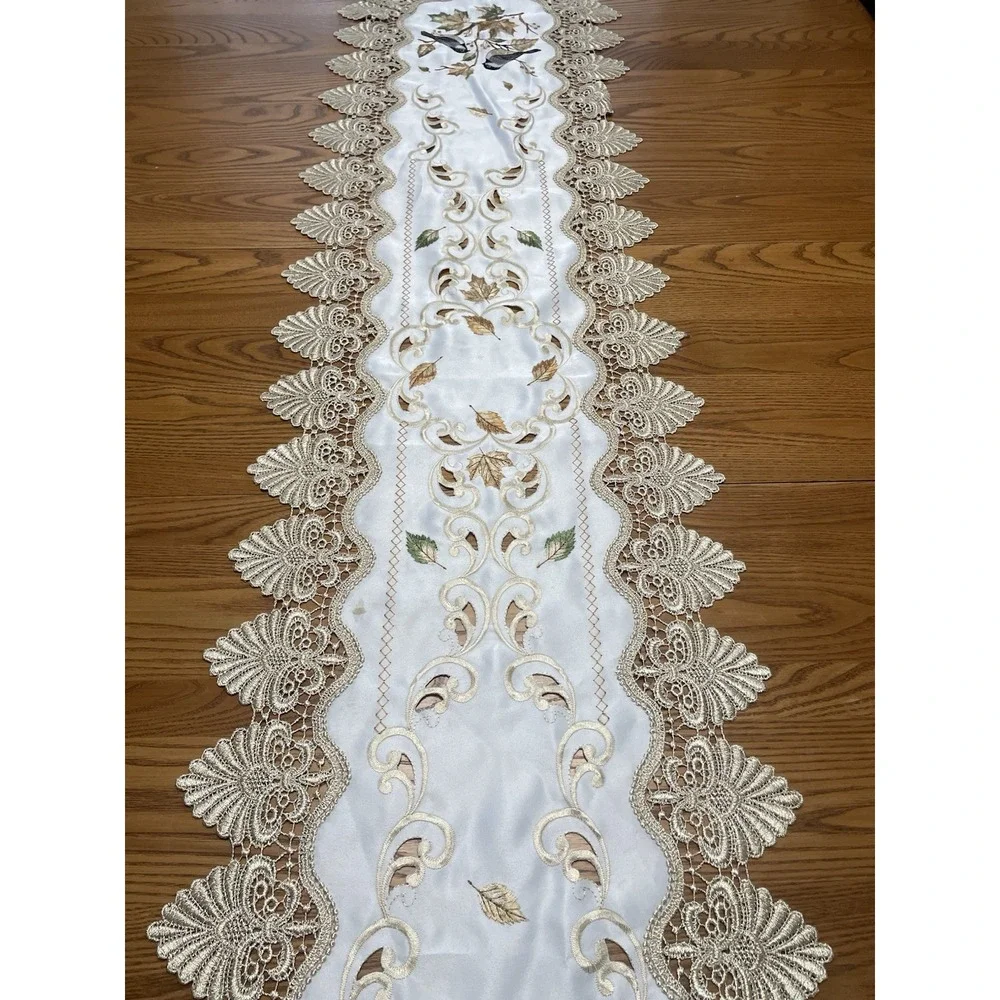 Chickadee And Lace Border Table Runner From Bed Bath And Beyond - Preowned